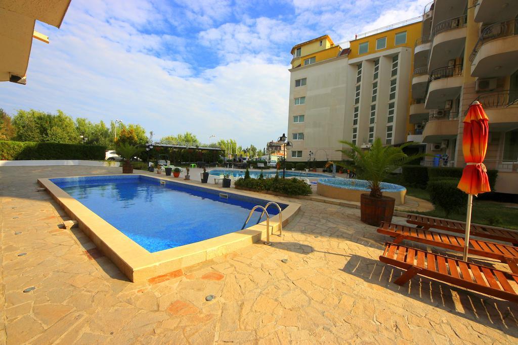 Menada Sea Regal Apartments Pantai Sunny Luaran gambar