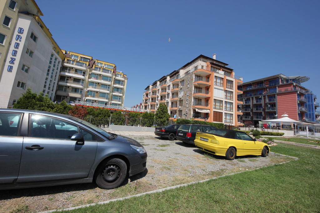 Menada Sea Regal Apartments Pantai Sunny Luaran gambar