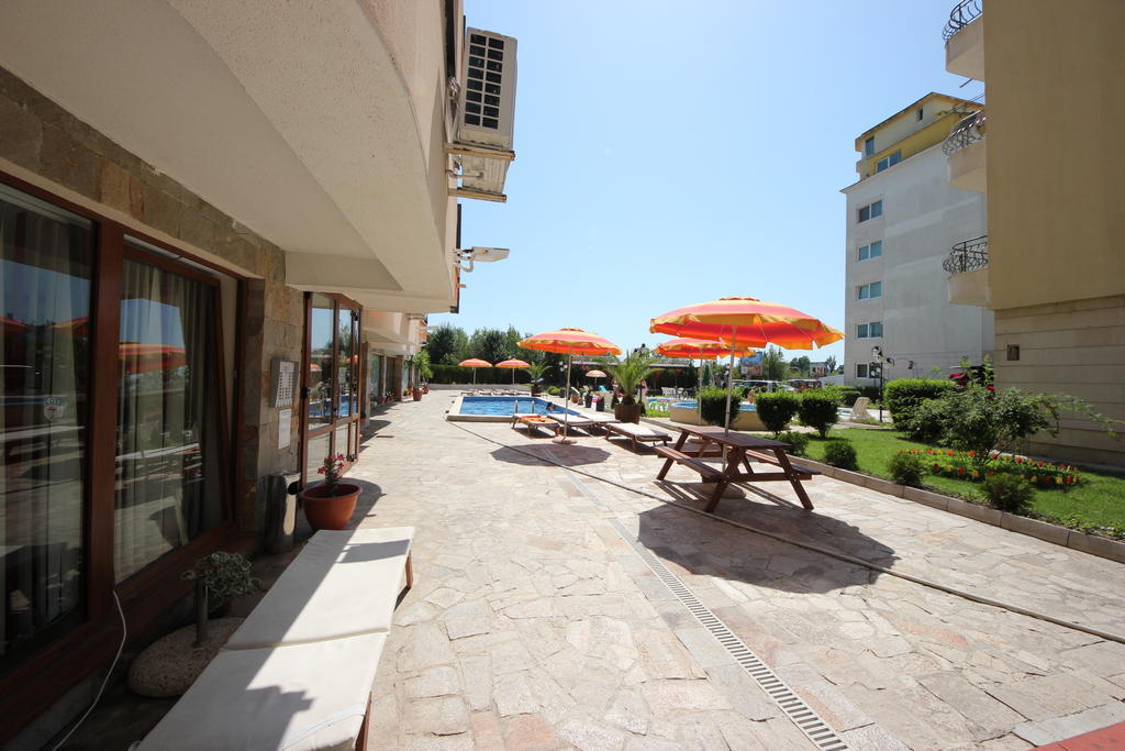 Menada Sea Regal Apartments Pantai Sunny Luaran gambar
