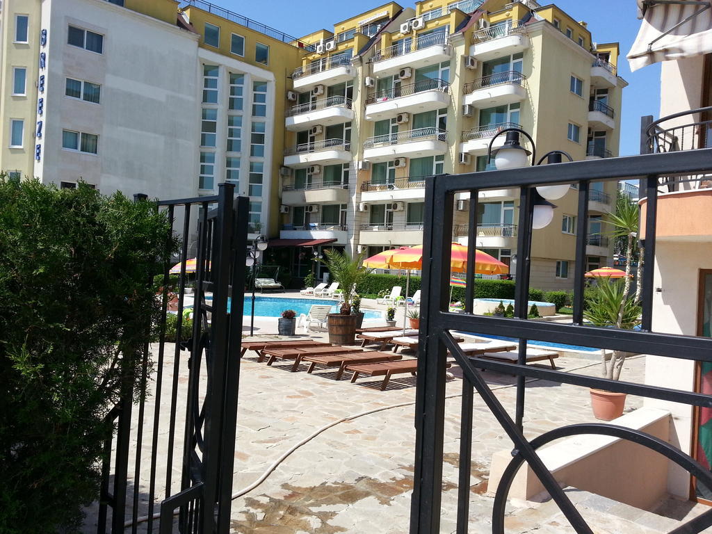 Menada Sea Regal Apartments Pantai Sunny Luaran gambar